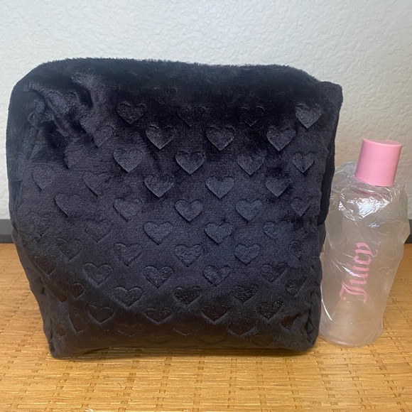 Juicy Couture Velvet Heart Toiletry Bag with Travel Bottle - NWOT - Picture 2 of 7